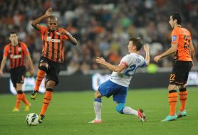 Fernando Fernandinho, Genrikh Mkhitaryan and Ruslan Rotan