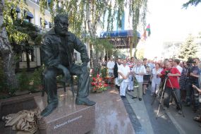 Monument to Yulian Semenov