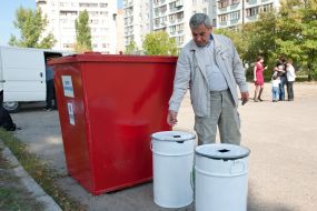 Контейнери для відпрацьованих батарейок і ламп