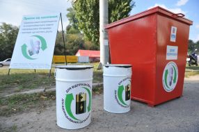 Контейнери для відпрацьованих батарейок і ламп