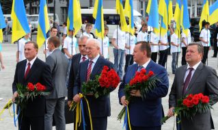 Олександр Єфремов, Микола Азаров та  Володимир Пристюк