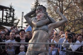 Womanish muds fights 