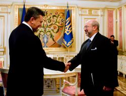 Viktor Yanukovich and Lamberto Dzanner