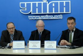 Учасники прес-конференції