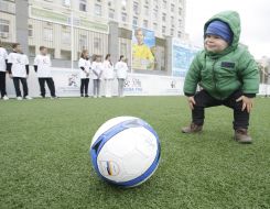 Child near of footballs