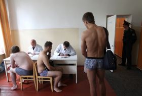 Призывники проходят медкомиссию