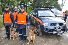 Cynologists with dogs