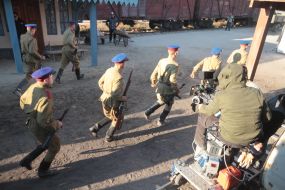 Actors of crowd scenes