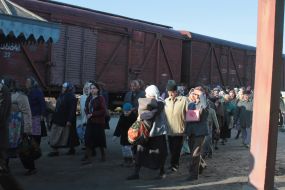 Actors of crowd scenes