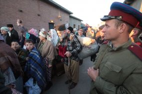 Actors of crowd scenes