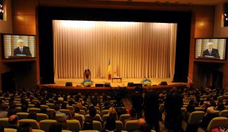 Meeting of Azarov with teachers and students