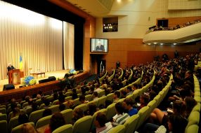 Meeting of Azarov with teachers and students