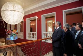 Viktor Yanukovych in the puppet theater