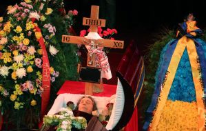 The coffin with the body of Vladimir Shevchenko