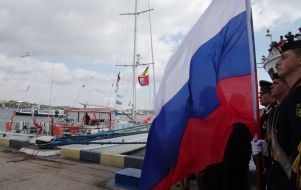 Sailors hold the flag of the Russian Federation