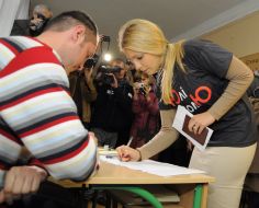 Евгения Тимошенко на избирательном участке