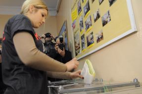 Евгения Тимошенко на избирательном участке
