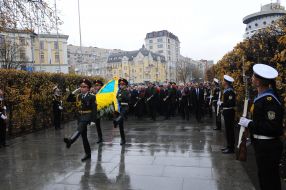 Participants in the ceremony of laying flowers
