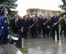 Participants in the ceremony of laying flowers