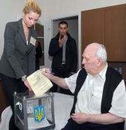 Василий Щебетун голосует