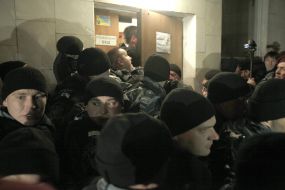 Потасовка под стенами 215-ой ОИК