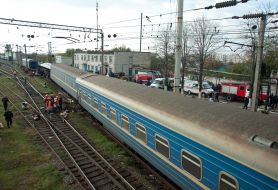 Вагоны пассажирского поезда, которые сошли с рельс