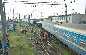 Вагоны пассажирского поезда, которые сошли с рельс