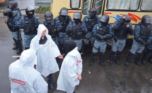Бойцы спецподразделения милиции "Беркут"