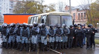 Бойцы спецподразделения милиции "Беркут"