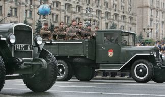 Demonstration of historical vehicles