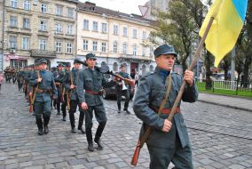 Учасники маршу слави Західноукраїнської народної республіки