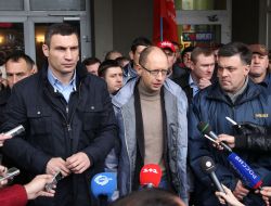 Arseniy Yatsenyuk,  Vitaly Klichko and Oleg Tyagnibok