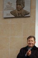 Dmitry Kiva at the memorial plaque opening 