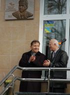 Dmitry Kiva at the memorial plaque opening