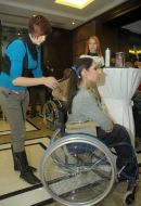 Нaircutter prepares a model to show