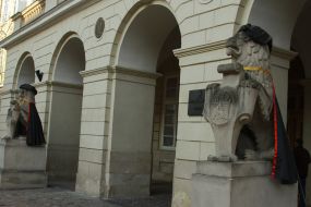 Sculptures of lions