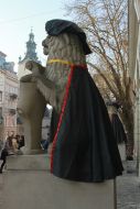 Mantle on the sculpture of lion