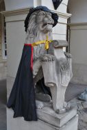 Mantle on the sculpture of lion