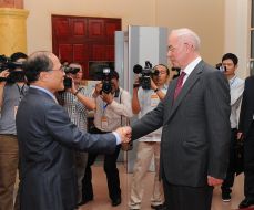 Nikolay Azarov and Nguyen Si Hung 