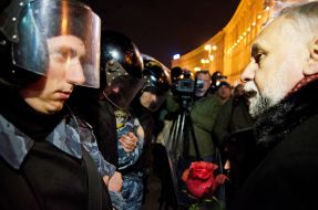 Yuriy Karmazin speaks with fighters of special "Berkut"