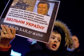 Poster with the image of Viktor Yanukovich and the words "Deliver Ukraine"