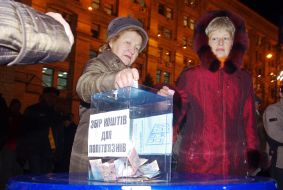 Box for raising to political prisoners