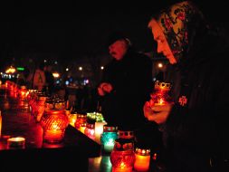 Woman holds little ikon lamp
