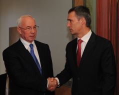 Nikolay Azarov and Jens Stoltenberg