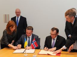 Nikolay Azarov, Vladimir Sirotin and Espen Barth Eide