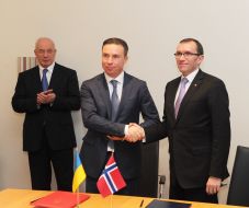 Nikolay Azarov, Vladimir Sirotin and Espen Barth Eide