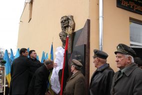 The opening of the memorial plaque