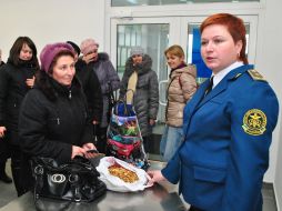 Employees of the State Customs Service of Ukraine baggage checks