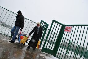 People cross the border