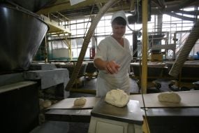 Работница хлебозавода